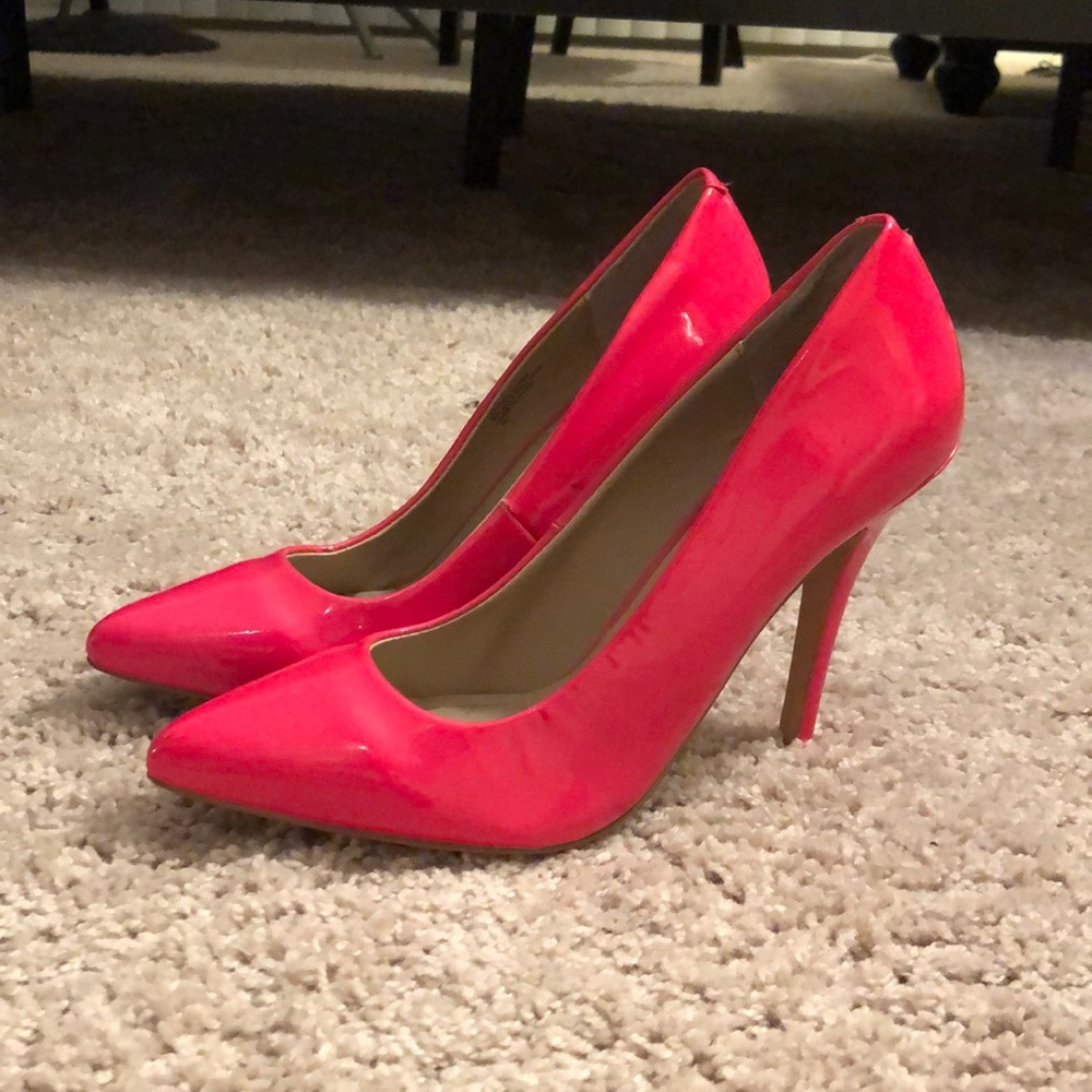Pink pumps